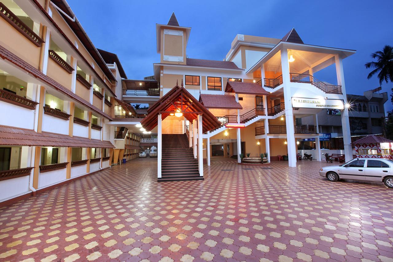 Rajavalsam Guruvayur Bagian luar foto